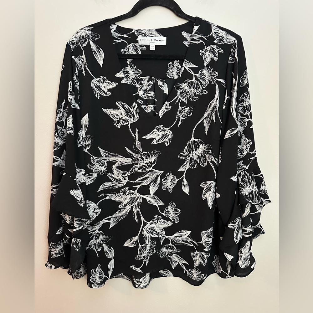 Chelsea & Theodore Black White Floral Blouse Size 1X  Like New